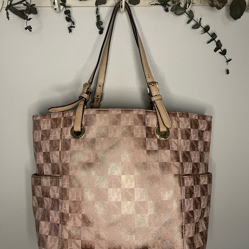 Michael Kors rose gold jet set